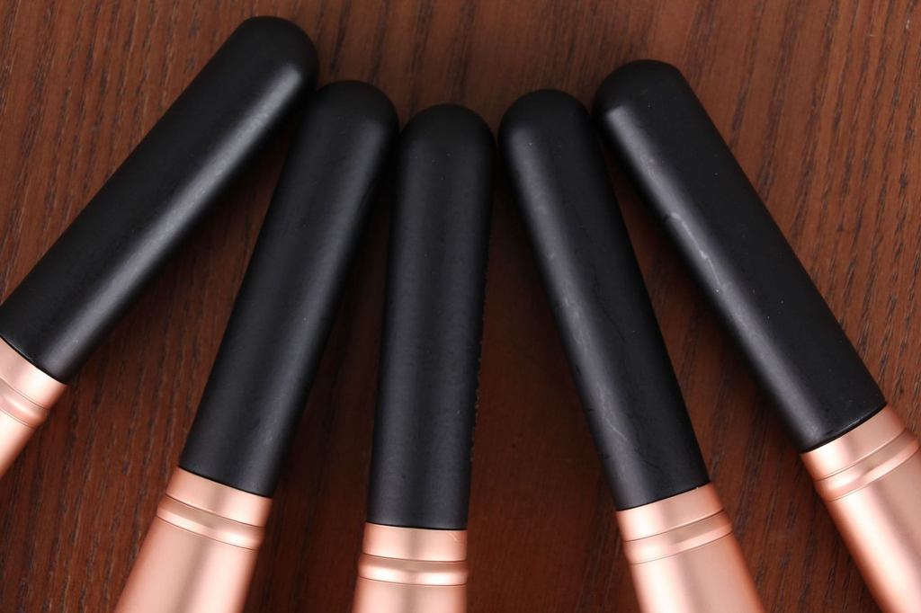 Set of 14 makeup brushes